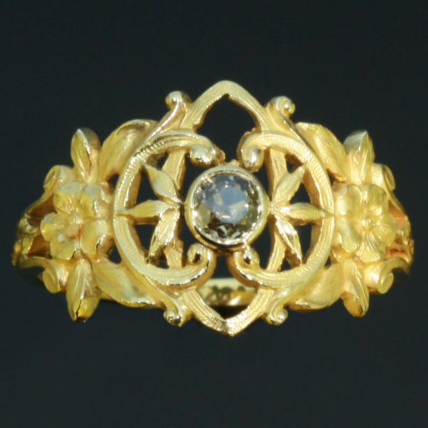 Late Victorian gold ring with fancy color diamond